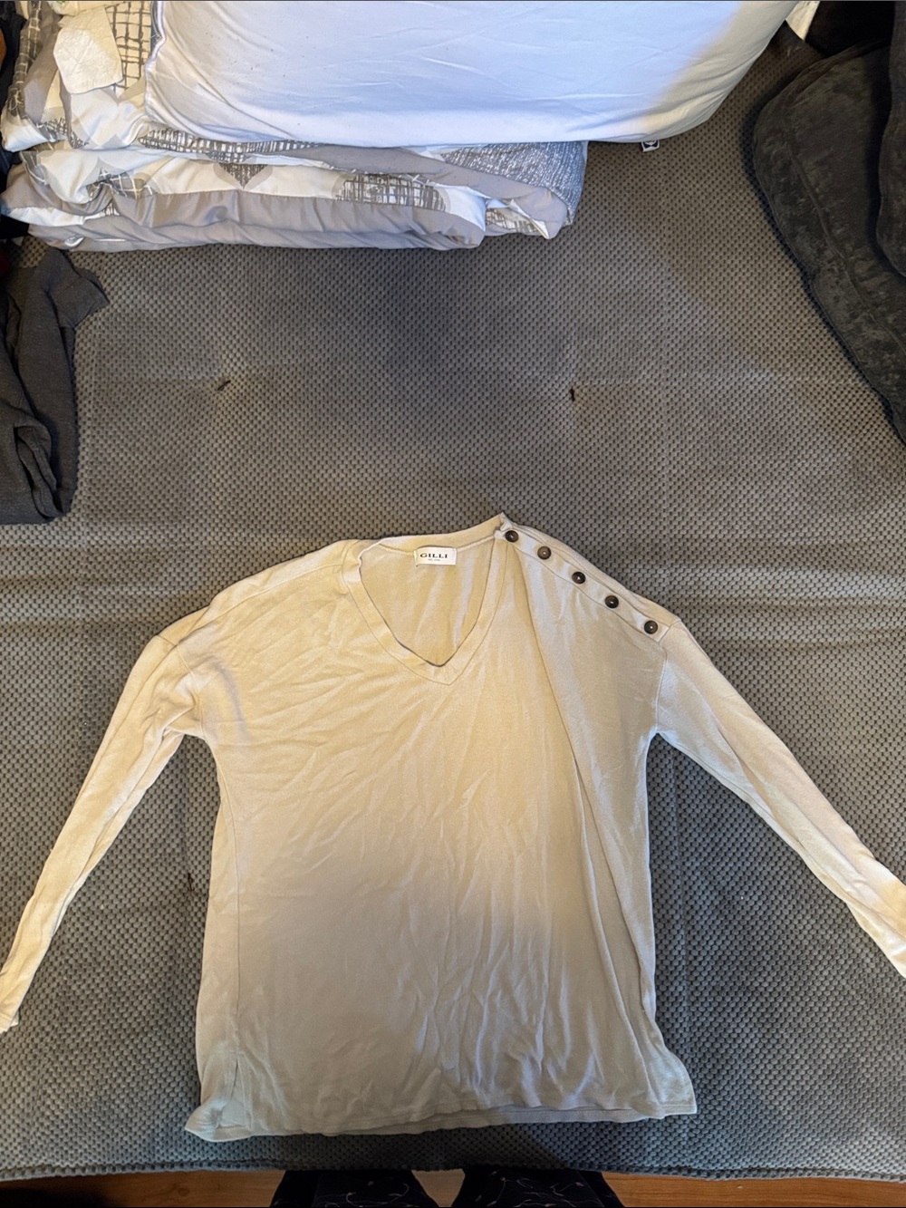 Gilli Cream V-Neck Button-Shoulder Long Sleeve Top